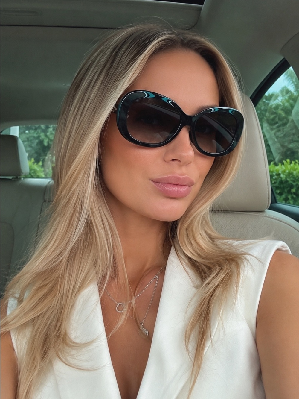 Cartier Oversize Sunglasses Black Blue
Acetate 58-15-140 with Case